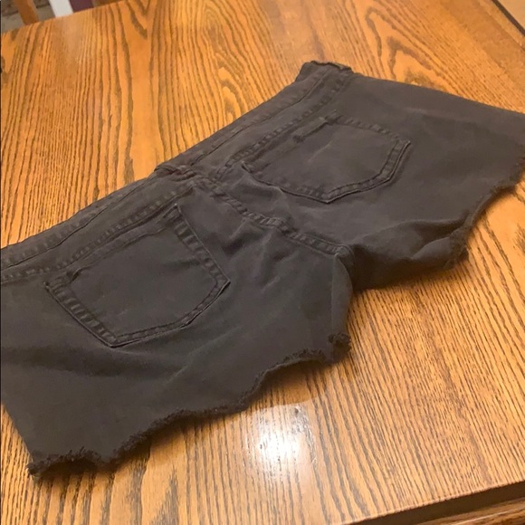 Shorts - Picture 4 of 5